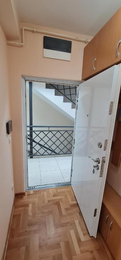 Design Apartment Business Lux 4 Star "Rio" Completely Business Lux Place In The City Center & Free Included Industry Optical Wifi & Netflix & Keyless Code Entry & Full Smart App & Kitchen & Washing Machine & Wide Terrace & Secure 2 Parking Place Ćuprija Buitenkant foto